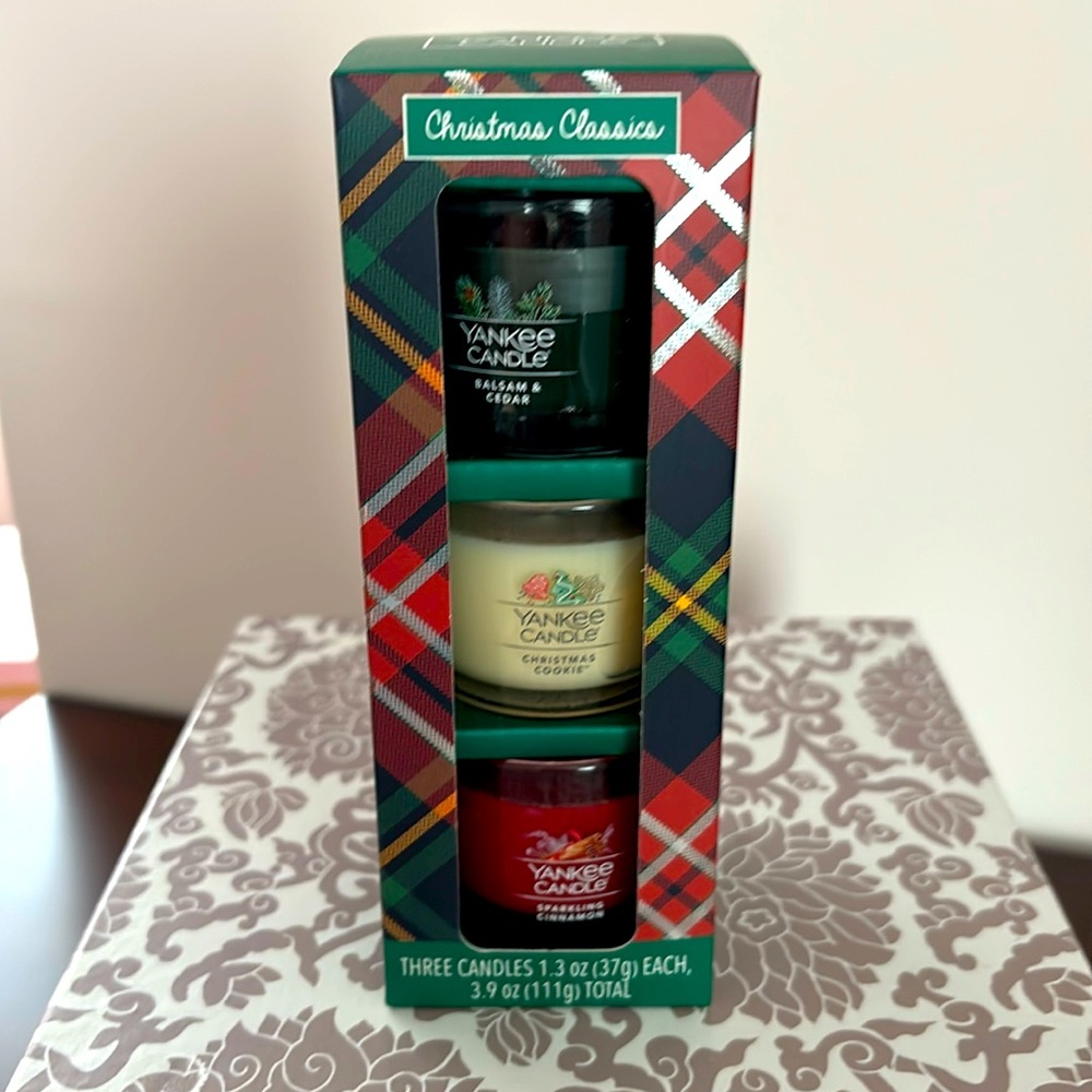 🎄YANKEE CANDLE SET OF 3 Candles in Holiday Scents